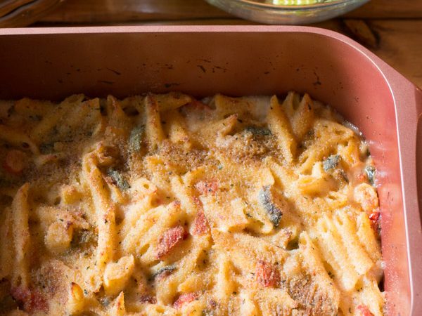 Summer produce is just amazing- especially when you can buy local. The flavor is so incredible! I've used some of my favorites of the season in this Summer Vegetable Pasta Bake. The vegetables are bright, the sauce is so flavorful and creamy and the pasta perfectly cooked all made really easy thanks to the Wonder Cooker!